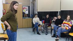 Cada grupo est� conformado por una quincena de personas y hay seis. En la foto, el de Malpica, ayer