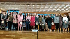 Los galardonados con el Premio Fin de Carrera 2017 junto a la conselleira de Educaci�n