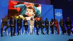 El presidente de la Xunta, Alfonso Rueda, en el centro, en el acto de la Cidade da Cultura rodeado por�sus once conselleiros