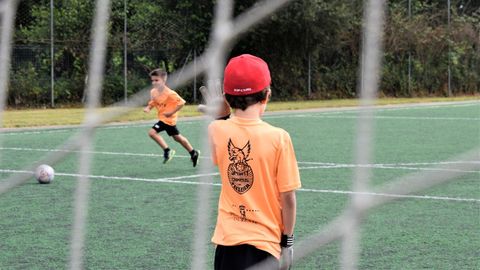 El Campus Sporty disfruta de Allariz.Las actividades ldicas y deportivas animan los quince das de actividad en el cmping y la ciudad deportiva de O Seixo