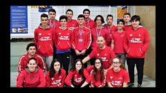 Deportistas de la AD Fogar, en el podium del trofeo de la Magdalena.