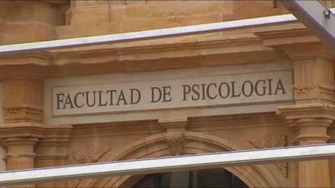 �El profesor nos dec�a que ten�amos ir a clase igual de guapas que cuando salimos de fiesta�