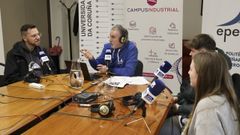 Isodoro Valerio, presentador de Voces de Ferrol, en un momento del programa especial emitido el viernes desde la EPEF 