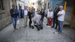 Vecinos de la Ciudad Vieja en la calle Cortaduria