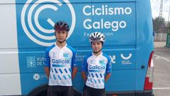 Xoel D�az Portas y Alma D�az Echevarr�a posan con la equipaci�n de la selecci�n gallega durante el Campeonato de Espa�a escolar de ciclismo disputado en Torrej�n de Ardoz (Madrid)