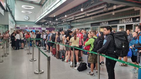 Pasajeros en la estación de tren de Santiago