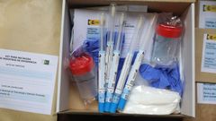 Un kit para la recogida de indicios biolgicos, en una rueda de prensa para presentar los resultados del trabajo del Instituto Nacional de Toxicologa y Ciencias Forenses (INTCF)