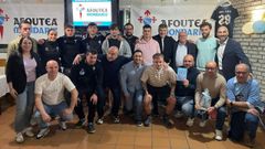 Membros da pe�a Afoutea Yoel Lago e convidados, na s�a inauguraci�n.