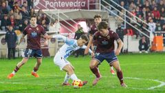 Resende tratando de robar un bal�n durante el partido ante el Lugo del pasado s�bado. 
