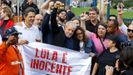 Lula fue recibido por los seguidores que se concentraron frente a la prisin de Curitiba