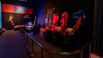 Imagen del museo de Estrella Galicia en torneo al piloto espa&ntilde;ol de f&oacute;rmula 1 Carlos Sainz