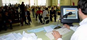 La direcci�n ferial dice que los viejos equipos inform�ticos ralentizan el trabajo y ocupan mucho personal.