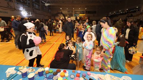 FESTIVAL DE DISFRACES EN EL PABELLON DE A CACHADA