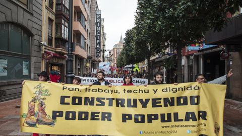 Manifestacin en Oviedo contra los Premios Princesa