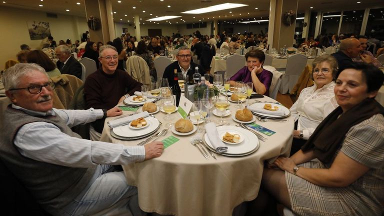 En imagen de archivo, cena organizada por la delegación en Viveiro de la AECC para recaudar fondos