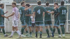 Los jugadores del Compos celebran el gol de Dani Gonz�lez ante el Lal�n