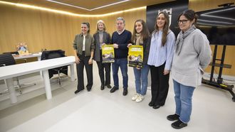 El alcalde, Fern�ndez Lores, y la concejala de Deportes, Anabel Gul�as, en la presentaci�n de la segunda Gala Pablo Hin�jar