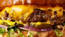 Detalle de una hamburguesa, plato t�pico de la dieta hipercal�rica y la comida r�pida