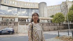 Silvia Villar, delante de los juzgados de Santiago donde trabaja habitualmente