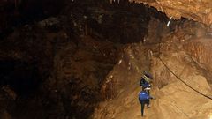 Miembros del ejrcito de Tailandia durante la bsqueda de un equipo de ftbol desaparecido en una cueva