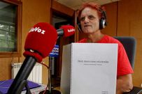El artista caban�s present� ayer su proyecto en Radio Voz. 