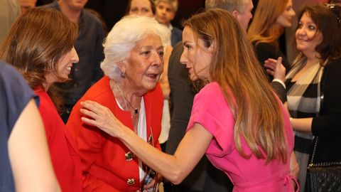 La t�a abuela de la reina Letizia, Marisol �lvarez del Valle (id�ntica a su abuela, Menchu �lvarez del Valle), en la imagen junto a Telma Ortiz
