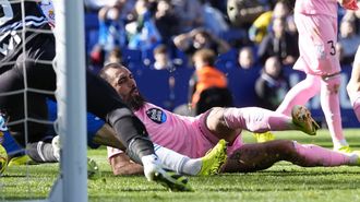 Borja Iglesias, en el momento de anotar el gol que fue anulado.