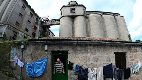 Panificadora. El proyecto arquitectnico de de Jorge Salgado y Celso Lpez, ganadores de un concurso convocado por el Concello vigus, prev conservar los silos de hormign de la fbrica de pan construida en los aos 20 y cerrada a cal y canto desde los 80. La idea ahora es montar un nido de empresas y actividades socioculturales