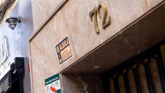Imagen de archivo de un portal en el que se anuncia el alquiler de una vivienda.