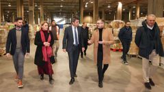 Visita del presidente valenciano, Carlos Mazn, y la vicepresidenta Susana Camarero al centro logstico donde se recepciona material para los afectados por la dana.