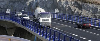 El nuevo viaducto de la AC-552, a la altura del Quinto Pino, est� abierto al tr�fico desde ayer por la tarde. 