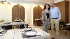 Moncho Vidal, con su hija Alejandra, que estar� al frente del restaurante Vitela de la r�a Preguntoiro