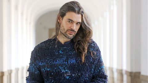 A conversa entre Oliver Laxe e Jos&eacute; Luis Losa desenvolveuse nunha das salas do Museo Nacional Centro de Arte Reina Sof&iacute;a, que, por certo, acolle estes d&iacute;as unha exposici&oacute;n inmersiva arredor o filme &laquo;Sir&acirc;t&raquo;.