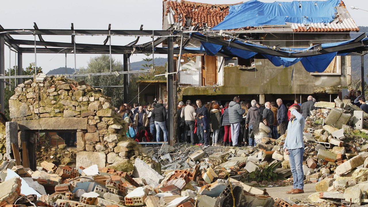 Una vecina herida y siete parientes de fallecidos recibirán indemnizaciones por la explosión pirotécnica de Tui
