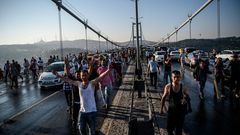 Hace ahora un a�o, la poblaci�n tom� el puente sobre el B�sforo para frenar el golpe