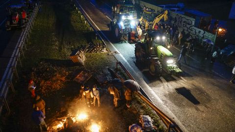 Mientras, los tractores siguen plasmando el enfado de una comarca eminentemente agr�cola contra el acuerdo de Mercosur