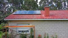 Imagen de archivo en la que se muestra una instalaci�n fotovoltaica en una casa.