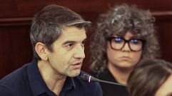 Jorge Su�rez, portavoz de Ferrol en Com�n, junto a la otra representante de la formaci�n, Nerea Purri�os, durante un pleno.
