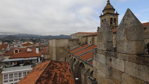 Los visitantes conocen las distintas fases arquitectnicas por las que pas el edificio