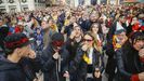 Cientos de personas celebran con gominolas en la Puerta del Sol de Madrid las pre�vas de Fin de A�o