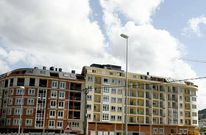 En numerosas localidades de A Mari�a hay actualmente cientos de viviendas en venta.