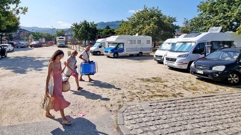 O Vao. En las inmediaciones de la playa de Coruxo se cargar� en camiones todo el material que participe en el desfile militar.