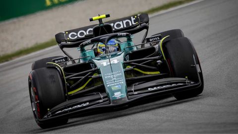 El coche de Aston Martin del piloto asturiano de F1, Fernando Alonso, durante el gran premio de Espaa en el circuito de Montmel.