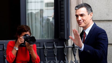 Pedro S�nchez, candidato socialista a la presidencia, en su llegada al Congreso para el debate de investidura.
