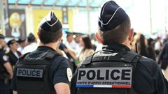 Policas franceses.