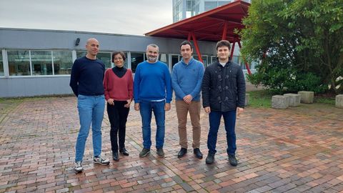 De izquierda a derecha, los investigadores de la Universidad de Oviedo Germ�n Le�n, Susana Loredo, Luis Fernando Herr�n, Miguel Fern�ndez y �lvaro Pend�s.