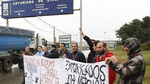 Protesta de los intoxicados por mercurio en Azsa