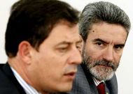 El alcalde (al fondo) y el presidente de la Diputaci�n en una imagen de archivo.
