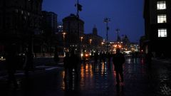 Varias personas caminan por una calle de Kiev, el pasado 9 de enero