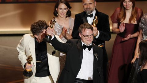  David Borenstein, Pavel Talankin, Helle Faber y Alzbeta Karaskova, en el escenario recogiendo el premio a Mejor Documental por �Sr. Nadie contra Putin� 